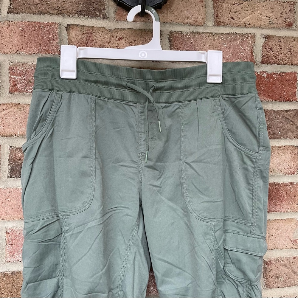 North Face sage green lightweight active capri pants Women Large - Picture 4 of 13